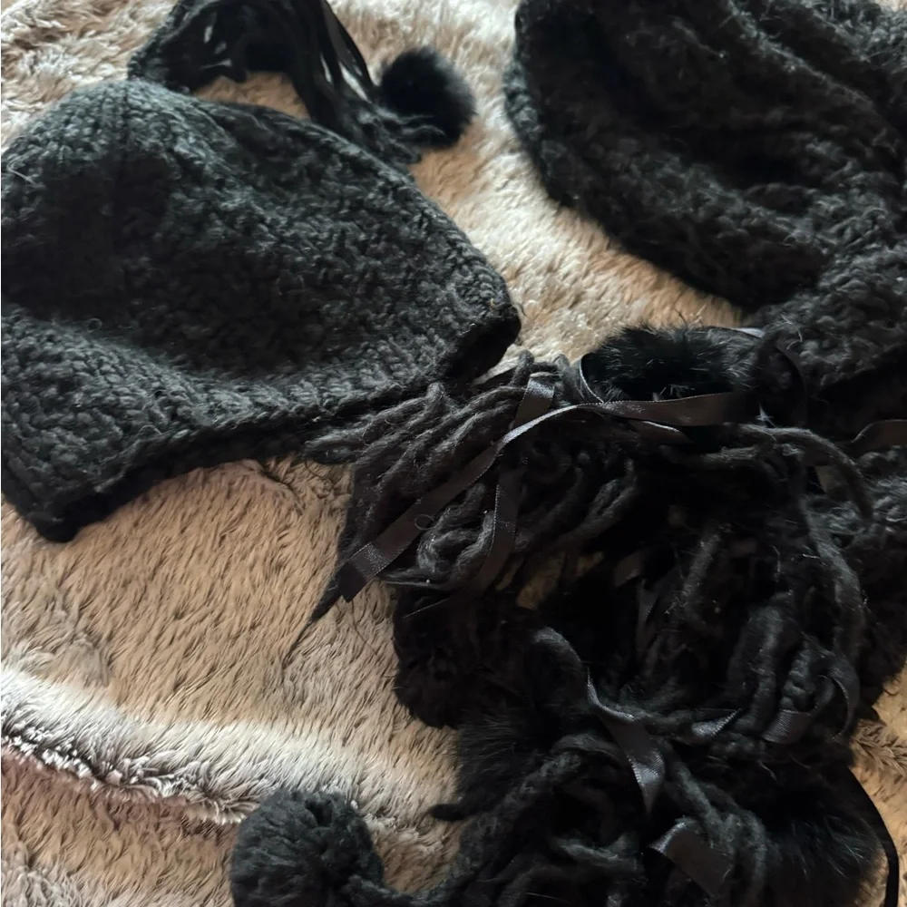 Chic Black Knit Hat and Scarf Set - Picture 1 of 3